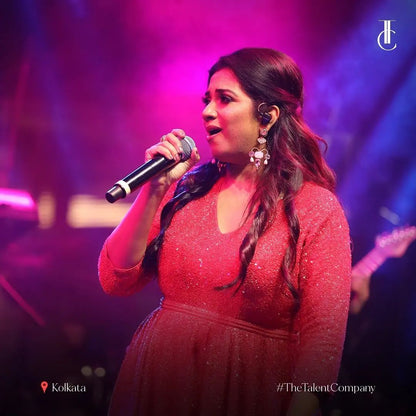 Shreya Ghoshal In Silver Jewellery