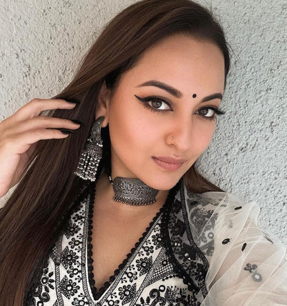 Sonakshi Sinha In Sangeeta Boochra Silver Jewellery