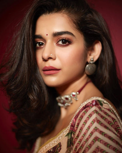 Mithila Palkar in Sangeeta Boochra Silver Choker