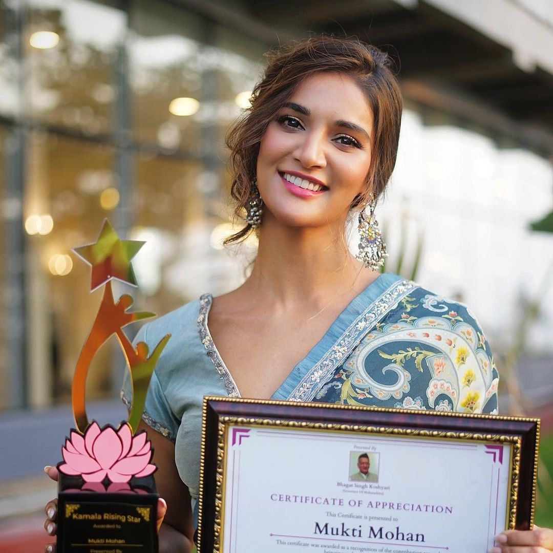 Mukti Mohan In Silver Earring