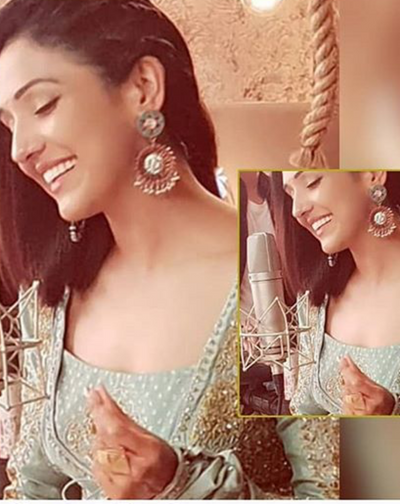Neeti Mohan in silver Earrings-Earrings-Sangeeta Boochra
