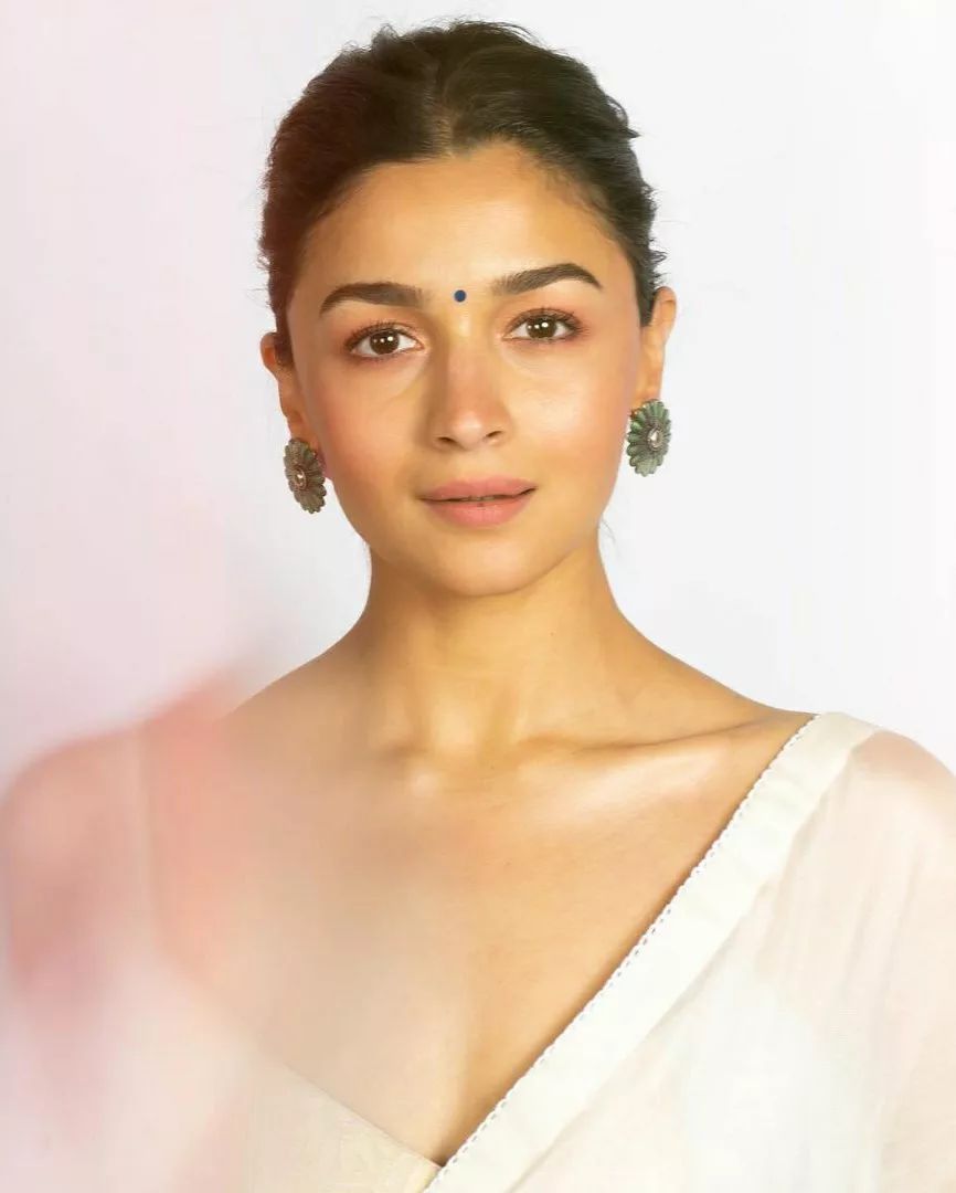 Alia Bhatt in Sangeeta Boochra Silver Floral Studs