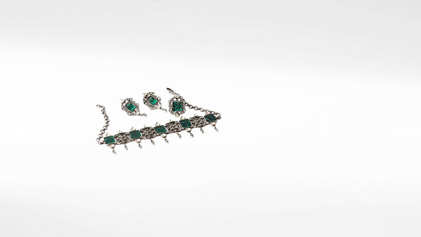 Jadau Emerald Choker Set