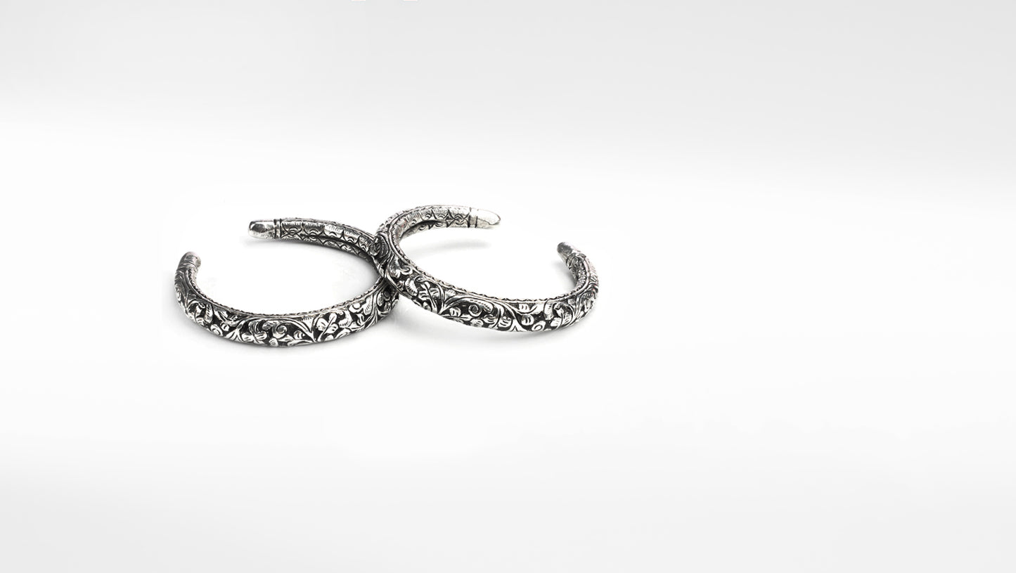 Sangeeta Boochra Silver Bangle