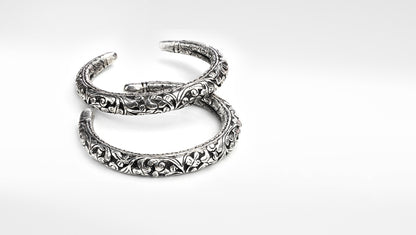 Sangeeta Boochra Silver Bangle