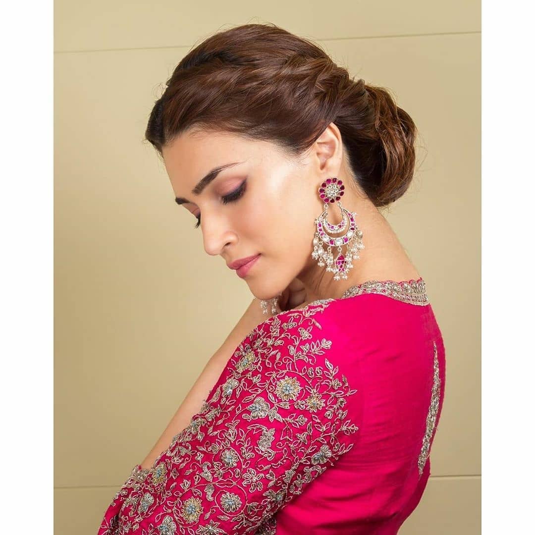Kriti Sanon in Silver Earrings With Kundan Stone-Earrings-Sangeeta Boochra