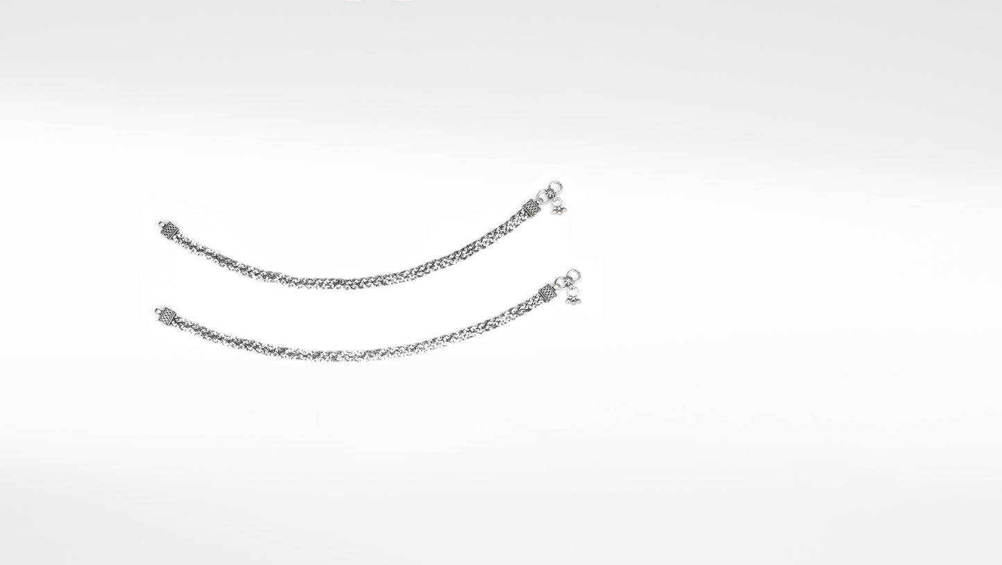 Sangeeta Boochra Silver Anklet