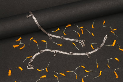 Sangeeta Boochra Silver Anklet