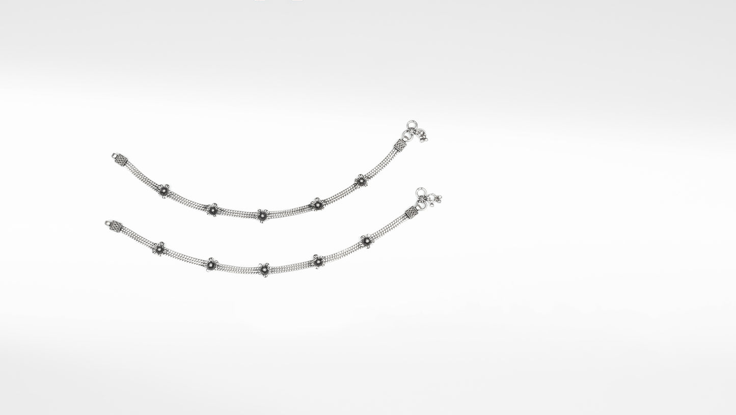 Sangeeta Boochra Silver Anklet