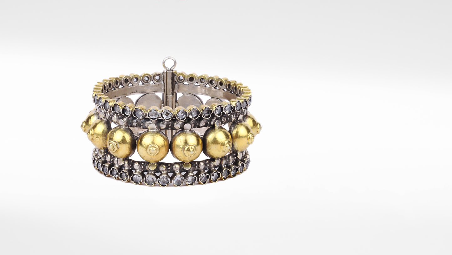 Sangeeta Boochra X Payal Singhal Samira Silver Openable Bangle