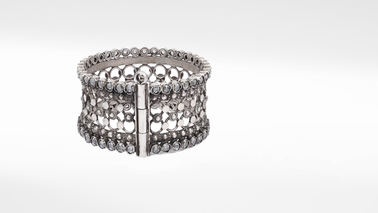 Sangeeta Boochra X Payal Singhal Rehya Silver Openable Bangle