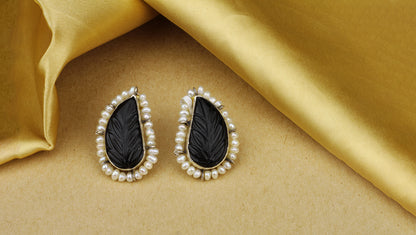 Sangeeta Boochra X Payal Singhal  Mehek Silver Earring with Pearls